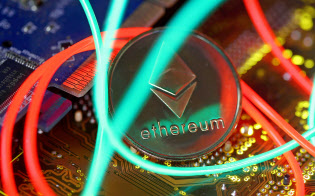 銀行規制当局が仮想通貨のもたらすリスクに警戒を強めている=ロイター 銀行規制当局が仮想通貨のもたらすリスクに警戒を強めている=ロイター