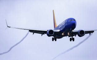 各国が墜落事故を起こしたボーイングの新型機の運航停止を決めるなか、停止に慎重だった米航空当局は孤立した=AP 各国が墜落事故を起こしたボーイングの新型機の運航停止を決めるなか、停止に慎重だった米航空当局は孤立した=AP