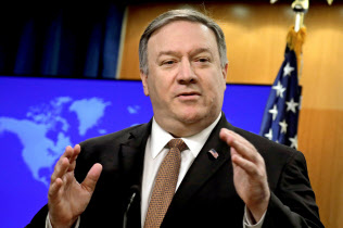 15日、ポンペオ米国務長官は国際刑事裁判所に対する追加制裁の可能性にも触れた(ワシントン)=ロイター 15日、ポンペオ米国務長官は国際刑事裁判所に対する追加制裁の可能性にも触れた(ワシントン)=ロイター