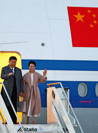 欧州を歴訪する中国の習近平(シー・ジンピン)主席=ロイター 欧州を歴訪する中国の習近平(シー・ジンピン)主席=ロイター