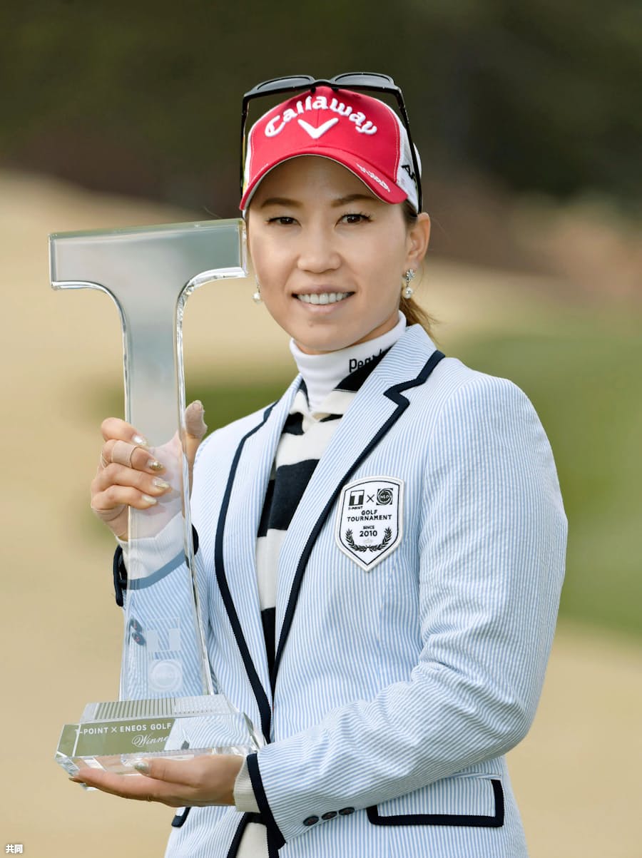 上田桃子 逆転で2季ぶりv 女子ゴルフ 日本経済新聞