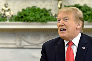 トランプ氏は民主党に反撃の構えを見せる=AP トランプ氏は民主党に反撃の構えを見せる=AP