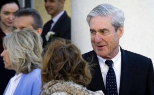民主党関係者はモラー氏の捜査報告書がトランプ氏の問題を解決する魔法の弾丸になると期待していた=AP 民主党関係者はモラー氏の捜査報告書がトランプ氏の問題を解決する魔法の弾丸になると期待していた=AP