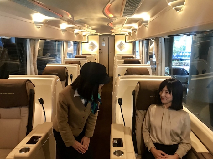 高級ツアー向けバスを関西に導入 Jtb 日本経済新聞