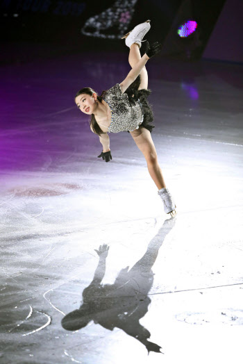 紀平らが華麗な演技 フィギュアのアイスショー 大阪で開幕 日本経済新聞 紀平らが華麗な演技 フィギュアのアイスショー 大阪で開幕 日本経済新聞
