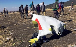 エチオピア当局は飛行記録や音声データの分析を進めている（エチオピアの事故現場）=ロイター