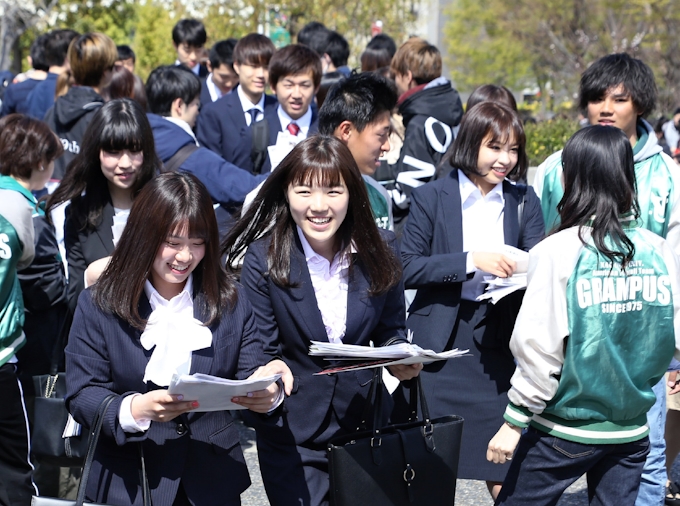 名大で入学式 学長 勇気ある知識人に 日本経済新聞