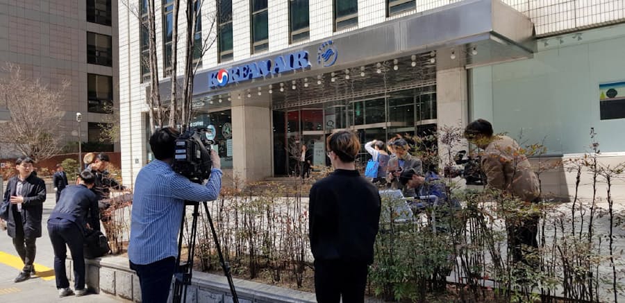 大韓航空 揺らぐ経営 継承道半ばで会長が急逝 日本経済新聞