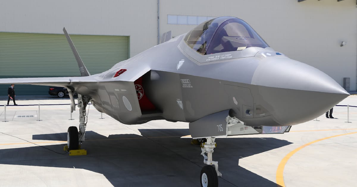 最新鋭ステルス戦闘機 レーダーから消失 日本経済新聞 最新鋭ステルス戦闘機 レーダーから消失 日本経済新聞