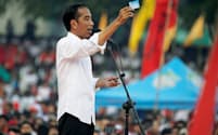 9日、選挙演説するインドネシアのジョコ大統領=ロイター