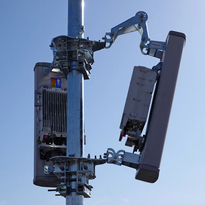 5gにらんだ小型基地局 楽天の設置作業に密着 日本経済新聞