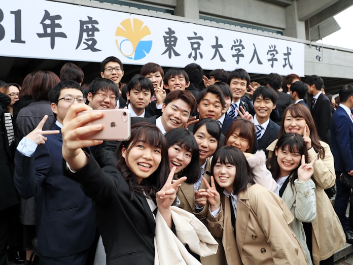 東大で入学式 新入生3千人迎え 日本経済新聞 東大で入学式 新入生3千人迎え 日本経済新聞