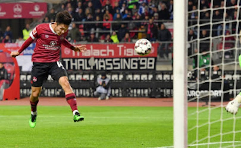 久保が今季初ゴール チーム分ける サッカー独1部 写真 共同 日本経済新聞 久保が今季初ゴール チーム分ける サッカー独1部 写真 共同 日本経済新聞