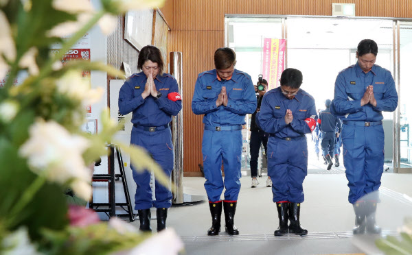 熊本地震3年 復興着実に 益城町に献花台 日本経済新聞 熊本地震3年 復興着実に 益城町に献花台 日本経済新聞