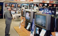 家電量販店のブラウン管テレビ売り場（1998年10月）