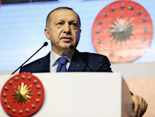 エルドアン大統領は与党によるイスタンブール市長職の確保に執着する=AP エルドアン大統領は与党によるイスタンブール市長職の確保に執着する=AP