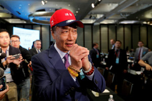 鴻海 郭氏 中国との距離感焦点 台湾総統選に出馬へ 日本経済新聞