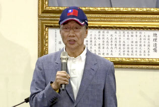 台湾総統選への出馬を表明した鴻海(ホンハイ)精密工業の郭台銘董事長=AP 台湾総統選への出馬を表明した鴻海(ホンハイ)精密工業の郭台銘董事長=AP