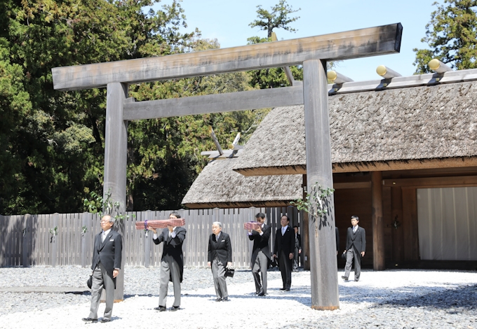 両陛下 伊勢神宮で退位報告 最後の地方訪問終了へ 日本経済新聞