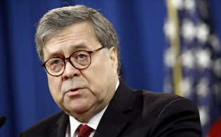 モラー特別検察官の捜査報告書について記者会見するバー米司法長官(18日、ワシントン)=AP モラー特別検察官の捜査報告書について記者会見するバー米司法長官(18日、ワシントン)=AP