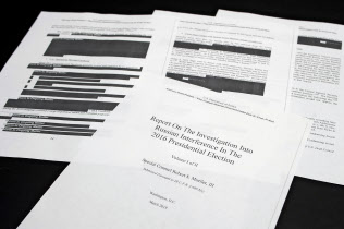 モラー氏の報告書は、進行中の捜査情報など一部が黒塗りにされた=AP モラー氏の報告書は、進行中の捜査情報など一部が黒塗りにされた=AP