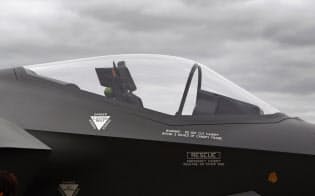 F35の操縦席。OBOGSは座席の下にある=ロイター F35の操縦席。OBOGSは座席の下にある=ロイター