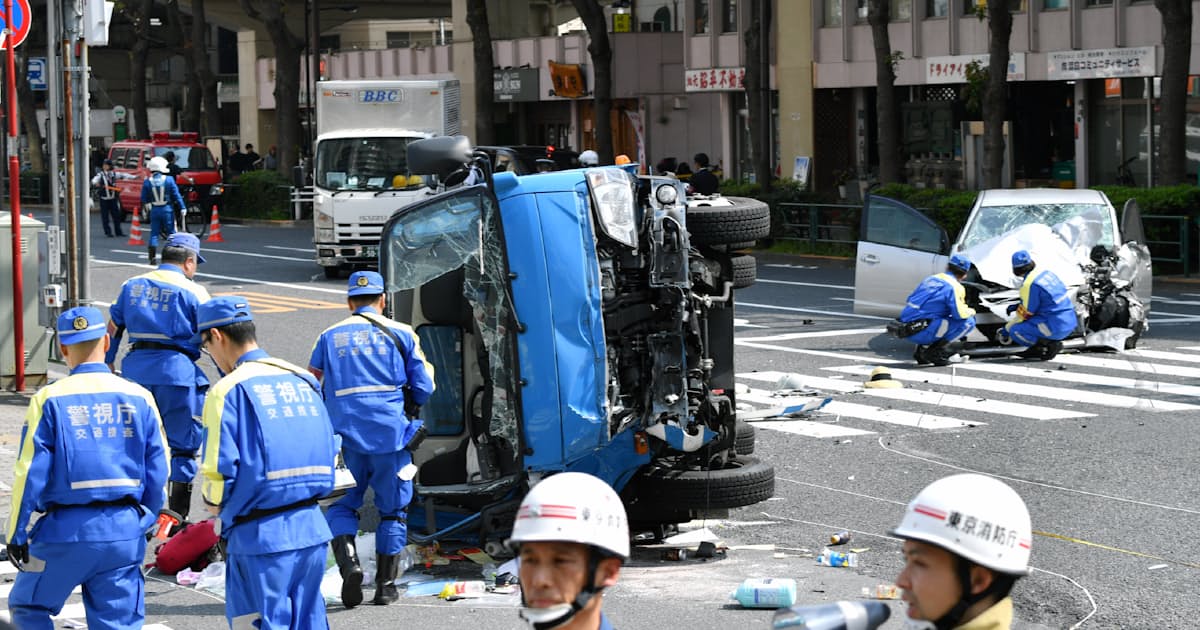 時速100キロ近くで暴走か 池袋10人死傷 日本経済新聞