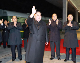 ロシアへ向かう北朝鮮の金正恩委員長(24日)=朝鮮中央通信・朝鮮通信・共同 ロシアへ向かう北朝鮮の金正恩委員長(24日)=朝鮮中央通信・朝鮮通信・共同