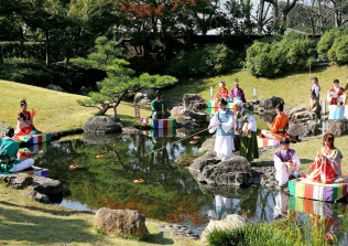 万葉の森公園は来場者が急増(浜松市、イベント時の様子) 万葉の森公園は来場者が急増(浜松市、イベント時の様子)