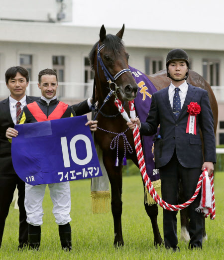 フィエールマン優勝 天皇賞 春 ルメール騎手初v 日本経済新聞