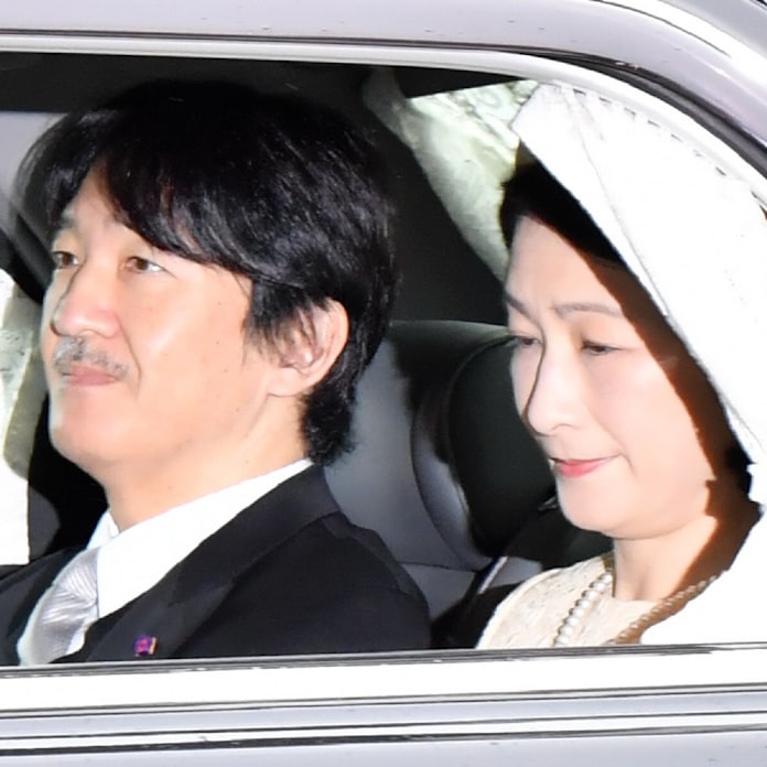 秋篠宮さま 皇位継承1位の 皇嗣 に 皇太子は空位 日本経済新聞