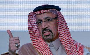 サウジアラビアのファリハ・エネルギー産業鉱物資源相は7月以降の減産継続を示唆した=ロイター サウジアラビアのファリハ・エネルギー産業鉱物資源相は7月以降の減産継続を示唆した=ロイター