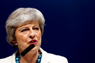メイ首相には猛烈な逆風が吹いた=ロイター メイ首相には猛烈な逆風が吹いた=ロイター