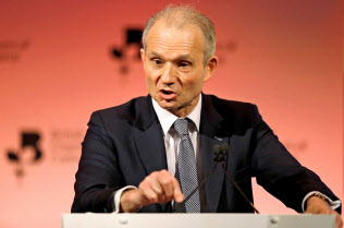 英国のリディントン内閣府担当相は、英国が欧州議会選挙に「参加しなければならなくなるだろう」との見通しを示した=ロイター 英国のリディントン内閣府担当相は、英国が欧州議会選挙に「参加しなければならなくなるだろう」との見通しを示した=ロイター