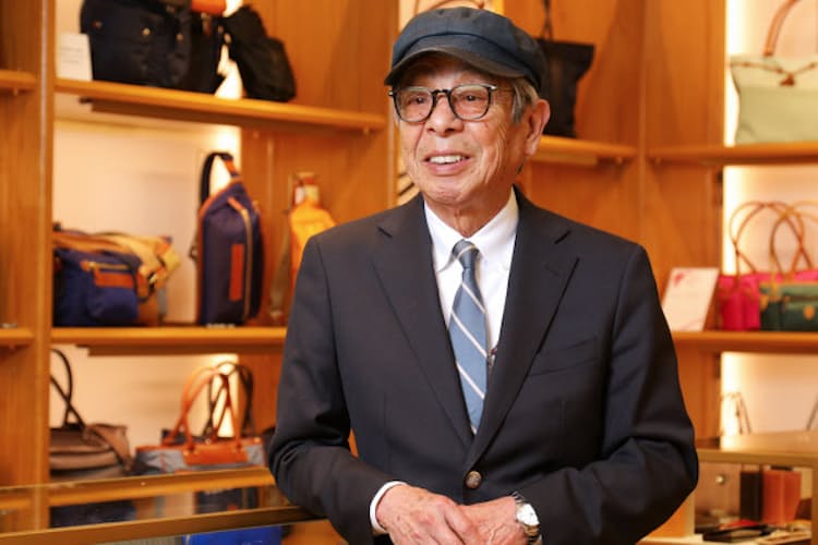 ダークスーツにリュックはいかがなものか Nikkei Style ダークスーツにリュックはいかがなものか Nikkei Style