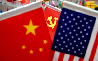 互いに制裁関税を発動する米中の衝突は激しさを増している=ロイター 互いに制裁関税を発動する米中の衝突は激しさを増している=ロイター