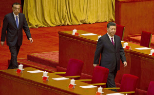 習近平氏を頂点とする中国共産党の権力構造に微妙な変化があるのか…(「五・四運動」を記念して4月30日に北京で開かれた式典)=AP 習近平氏を頂点とする中国共産党の権力構造に微妙な変化があるのか…(「五・四運動」を記念して4月30日に北京で開かれた式典)=AP