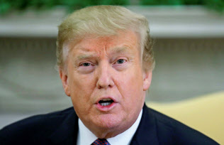 トランプ大統領は自動車への追加関税の判断を最大180日間延長する=ロイター トランプ大統領は自動車への追加関税の判断を最大180日間延長する=ロイター