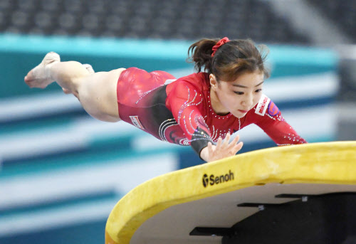 寺本明日香 Gymnastics 寺本明日香が3年ぶり優勝、世界体操代表へ NHK杯 - 日本経済新聞