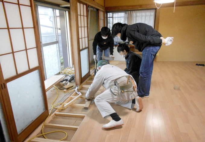 シェアハウスで空き家再生 市と茨城大 学生に低賃料 日本経済新聞