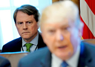 ドナルド・マクガーン氏はロシア疑惑に関して捜査妨害が疑われたトランプ氏の行為の一部始終を知る人物として知られる=ロイター ドナルド・マクガーン氏はロシア疑惑に関して捜査妨害が疑われたトランプ氏の行為の一部始終を知る人物として知られる=ロイター