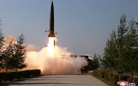 9日に北朝鮮が発射した短距離ミサイル=朝鮮中央通信