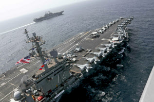 米軍は原子力空母をイラン近海に派遣(写真はAP) 米軍は原子力空母をイラン近海に派遣(写真はAP)