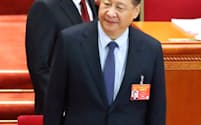 習近平国家主席（手前）と李克強首相（3月5日、北京）