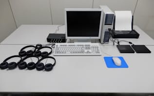 報道公開された、通信傍受に用いる専用のパソコン（東京・霞が関の警察庁）