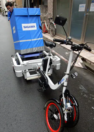 佐川急便 積み荷4倍のパワフル自転車 前輪に秘密 日本経済新聞