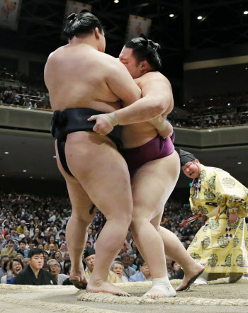 平幕の朝乃山が初優勝 大相撲夏場所 日本経済新聞 平幕の朝乃山が初優勝 大相撲夏場所 日本経済新聞