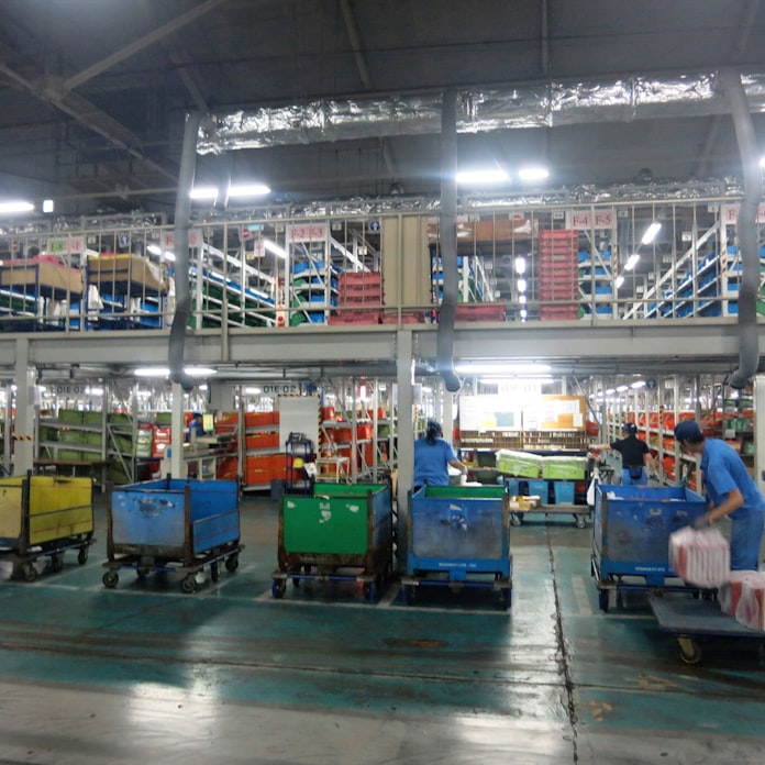 日産自動車 三菱自と物流で協業本格化 共同倉庫公開 日本経済新聞 日産自動車 三菱自と物流で協業本格化 共同倉庫公開 日本経済新聞