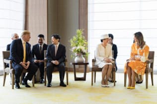 国賓として来日したトランプ大統領夫妻と別れのあいさつをする天皇、皇后両陛下(28日、東京都・千代田区のパレスホテル東京)=宮内庁提供 国賓として来日したトランプ大統領夫妻と別れのあいさつをする天皇、皇后両陛下(28日、東京都・千代田区のパレスホテル東京)=宮内庁提供