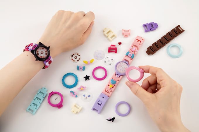 バンダイ系 自在にカスタム可能な子ども用腕時計 日本経済新聞